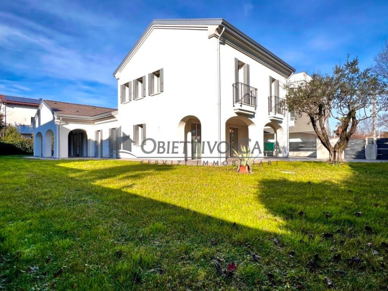 Riferimento: F700 - A pochi passi dai principali servizi di Albignasego, proponiamo in vendita un...