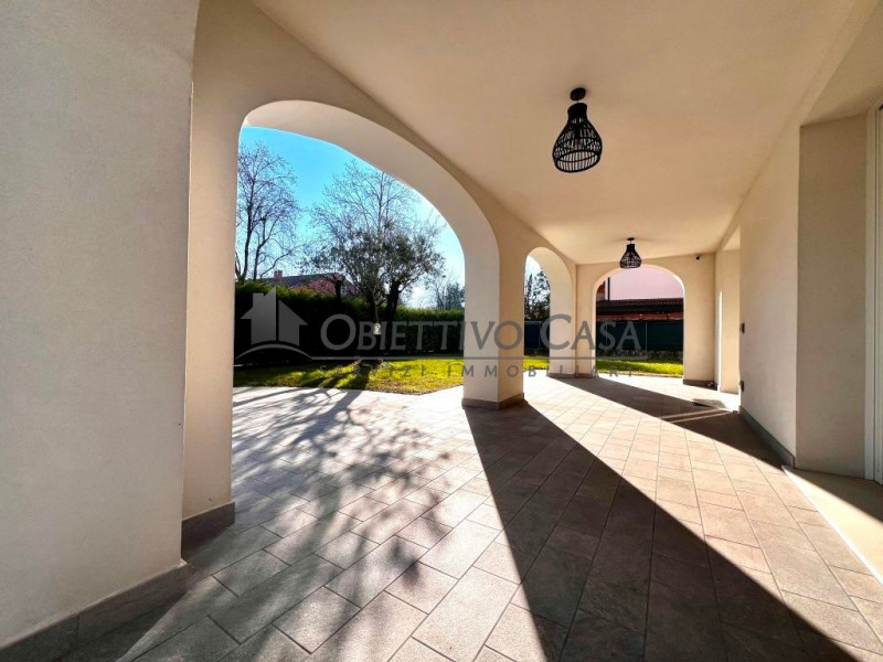 Riferimento: F700 - A pochi passi dai principali servizi di Albignasego, proponiamo in vendita un...