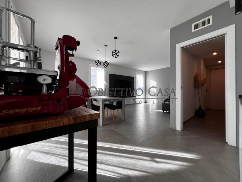 Riferimento: F700 - A pochi passi dai principali servizi di Albignasego, proponiamo in vendita un...