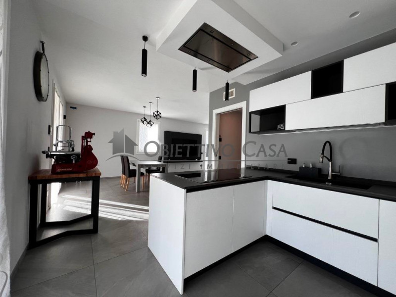 Riferimento: F700 - A pochi passi dai principali servizi di Albignasego, proponiamo in vendita un...