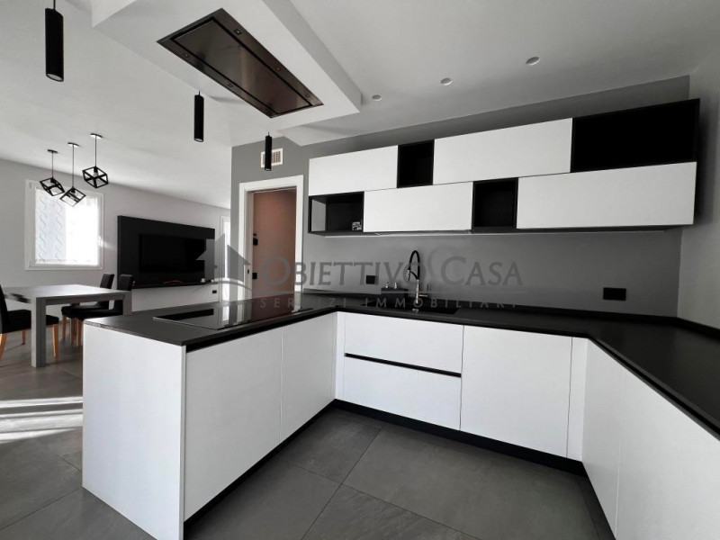 Riferimento: F700 - A pochi passi dai principali servizi di Albignasego, proponiamo in vendita un...