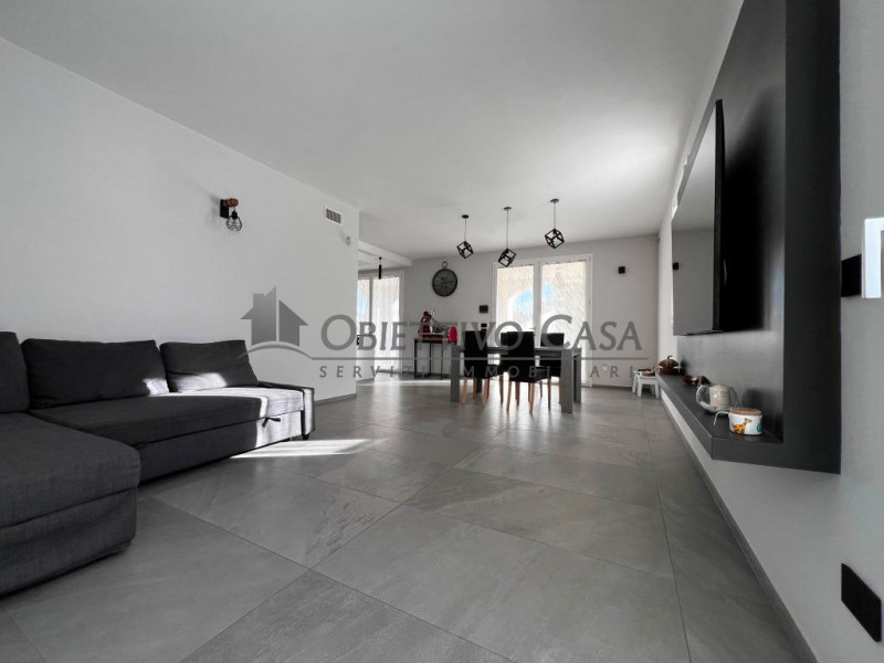 Riferimento: F700 - A pochi passi dai principali servizi di Albignasego, proponiamo in vendita un...