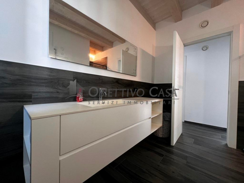 Riferimento: F700 - A pochi passi dai principali servizi di Albignasego, proponiamo in vendita un...