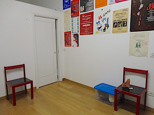 In un elegante palazzo è disponibile un bellissimo ufficio, distribuito in due livelli, e compost...