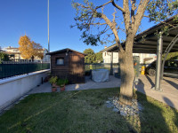 Scopri questa affascinante porzione di bifamiliare situata nella tranquilla zona Stroppari di Tez...