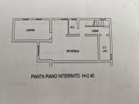 Scopri questa affascinante porzione di bifamiliare situata nella tranquilla zona Stroppari di Tez...