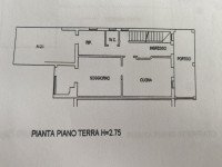 Scopri questa affascinante porzione di bifamiliare situata nella tranquilla zona Stroppari di Tez...