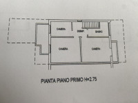 Scopri questa affascinante porzione di bifamiliare situata nella tranquilla zona Stroppari di Tez...