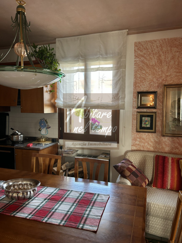 CITTADELLA (PD)

Villa singola con dépendance/negozio di 300 mq su tre piani, zona giorno di 50 m...