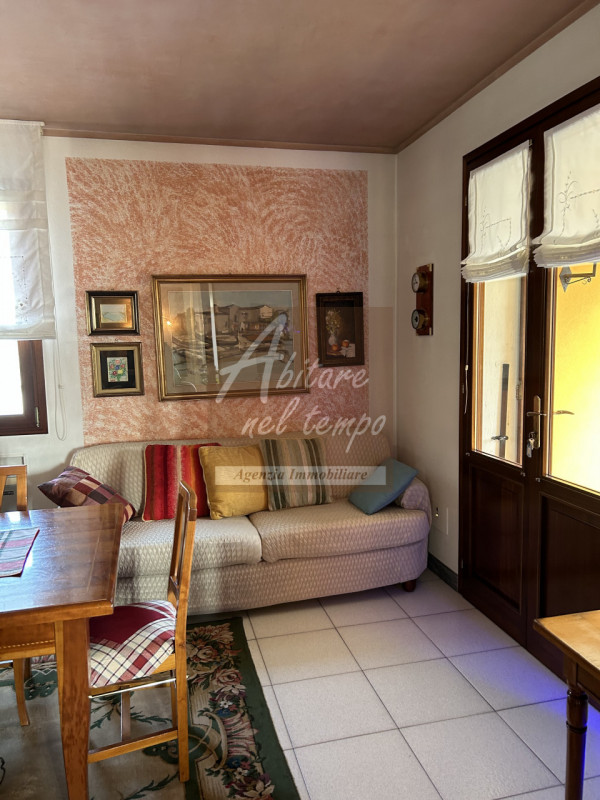 CITTADELLA (PD)

Villa singola con dépendance/negozio di 300 mq su tre piani, zona giorno di 50 m...