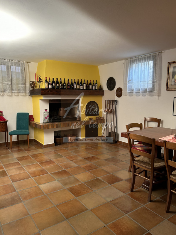 CITTADELLA (PD)

Villa singola con dépendance/negozio di 300 mq su tre piani, zona giorno di 50 m...