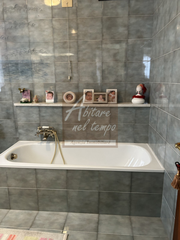 CITTADELLA (PD)

Villa singola con dépendance/negozio di 300 mq su tre piani, zona giorno di 50 m...