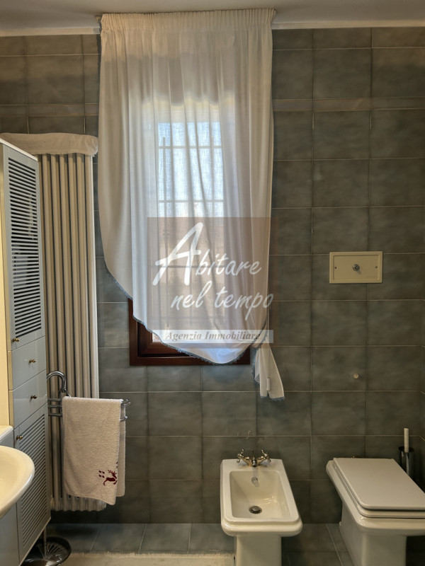 CITTADELLA (PD)

Villa singola con dépendance/negozio di 300 mq su tre piani, zona giorno di 50 m...