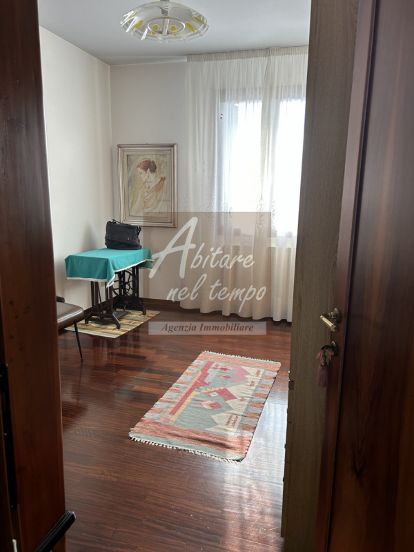 CITTADELLA (PD)

Villa singola con dépendance/negozio di 300 mq su tre piani, zona giorno di 50 m...