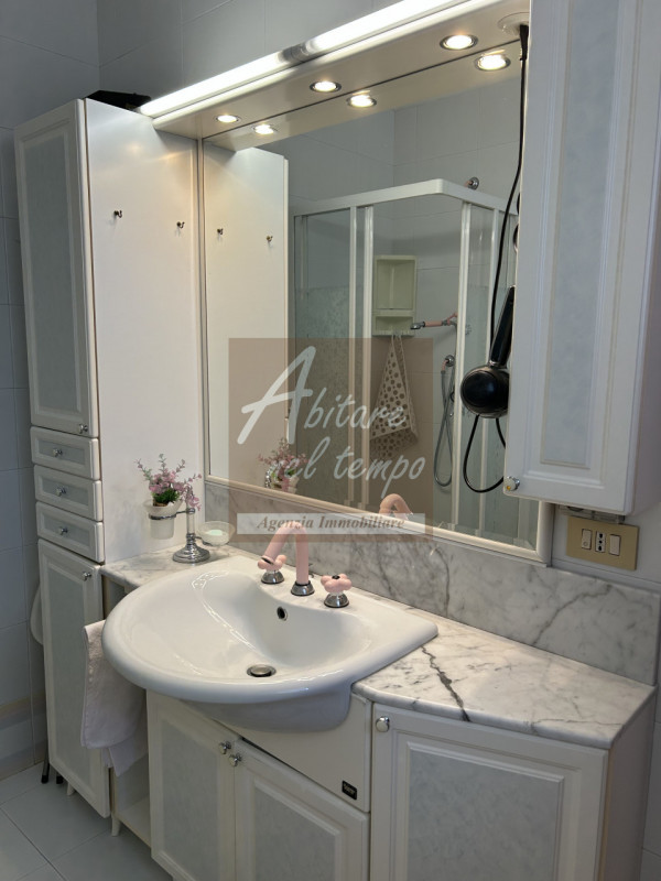 CITTADELLA (PD)

Villa singola con dépendance/negozio di 300 mq su tre piani, zona giorno di 50 m...