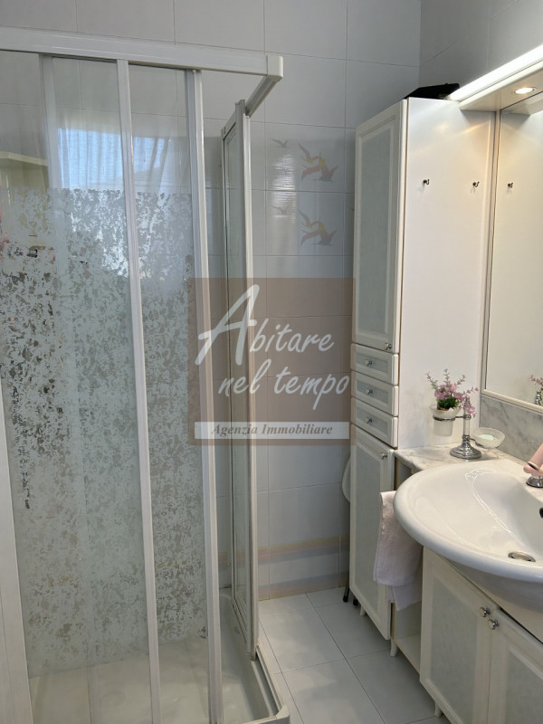 CITTADELLA (PD)

Villa singola con dépendance/negozio di 300 mq su tre piani, zona giorno di 50 m...