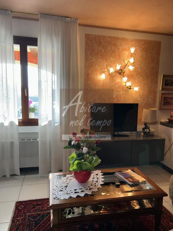 CITTADELLA (PD)

Villa singola con dépendance/negozio di 300 mq su tre piani, zona giorno di 50 m...