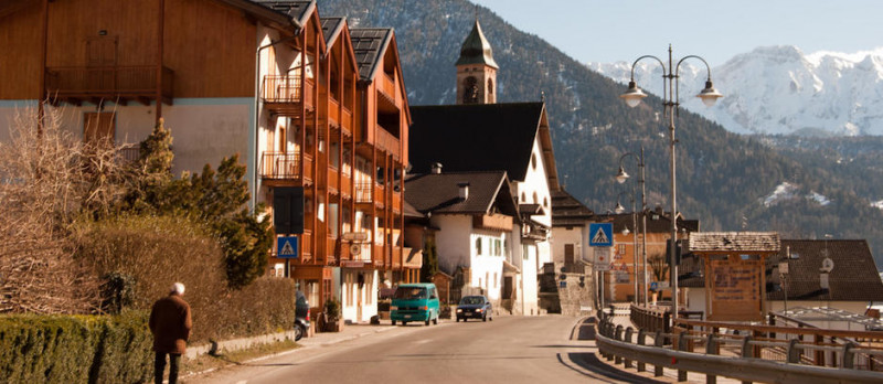 Scopri il tuo rifugio ideale nel cuore della storica Siror, un incantevole paese noto per uno dei...