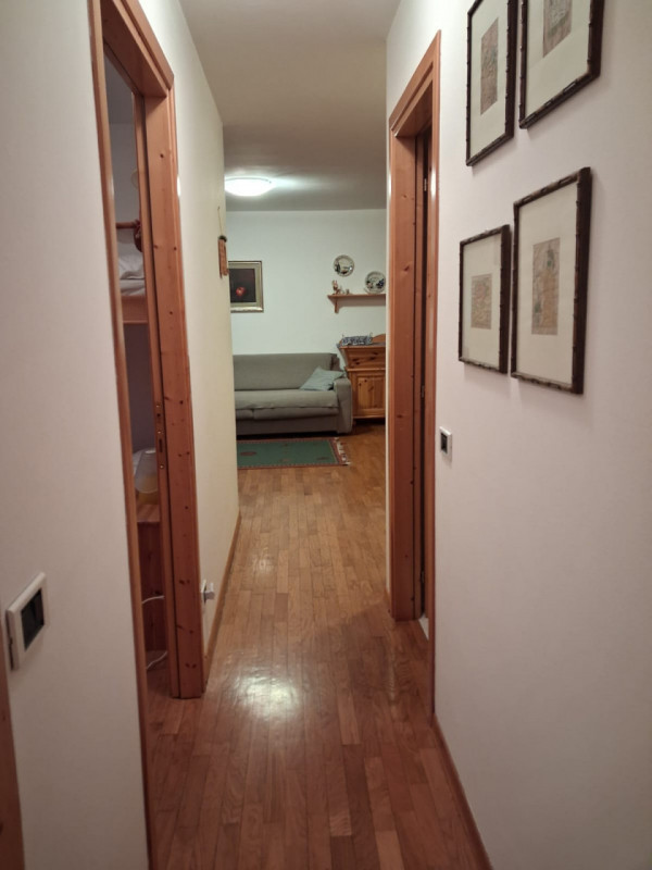 Scopri il tuo rifugio ideale nel cuore della storica Siror, un incantevole paese noto per uno dei...