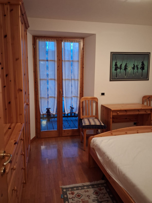 Scopri il tuo rifugio ideale nel cuore della storica Siror, un incantevole paese noto per uno dei...