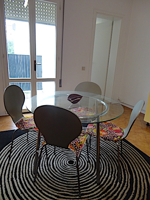 A pochi passi dalla Specola, in uno stabile elegante e con ascensore, èp disponibile un bell'appa...