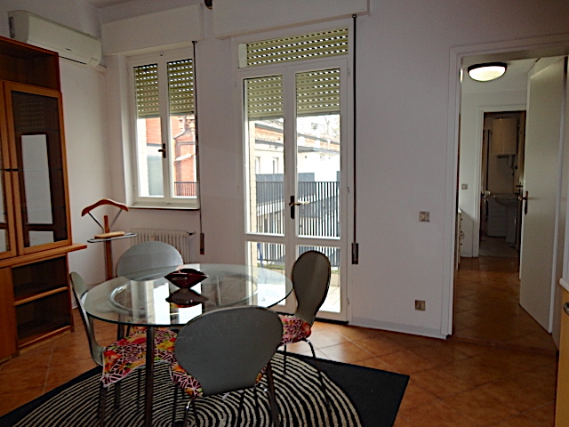 A pochi passi dalla Specola, in uno stabile elegante e con ascensore, èp disponibile un bell'appa...