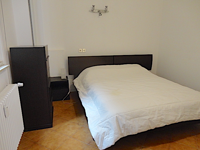 A pochi passi dalla Specola, in uno stabile elegante e con ascensore, èp disponibile un bell'appa...