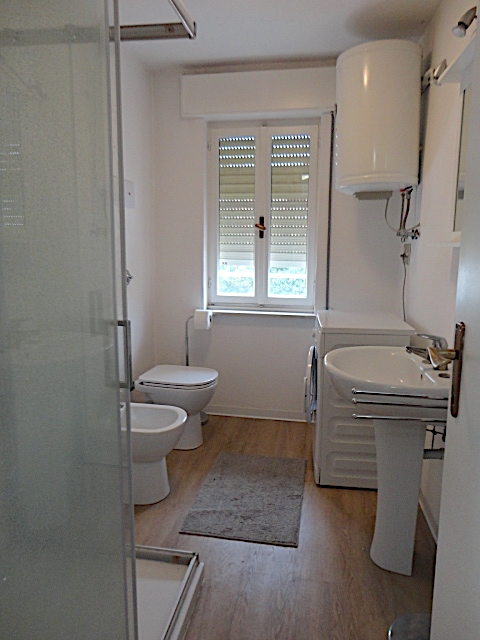 A pochi passi dalla Specola, in uno stabile elegante e con ascensore, èp disponibile un bell'appa...