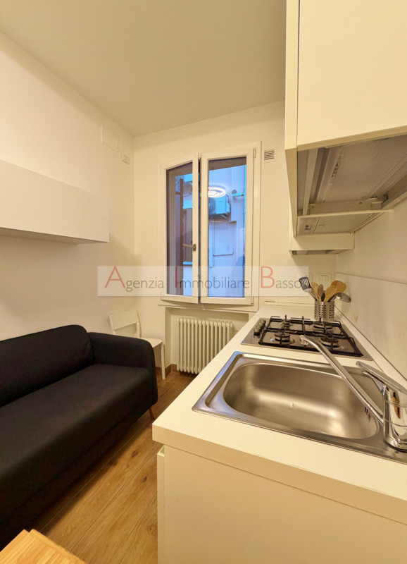 ZONA RIVIERE. INTROVABILE BILOCALE CON TERMO AUTUONOMO. RISTRUTTURATO A NUOVO GRAZIOSISSIMO MINI ...