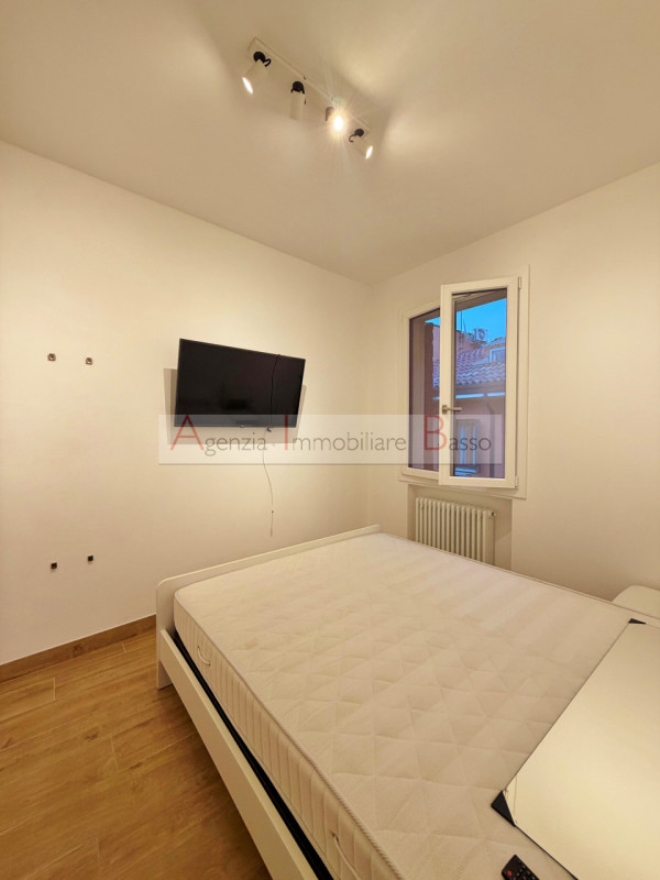 ZONA RIVIERE. INTROVABILE BILOCALE CON TERMO AUTUONOMO. RISTRUTTURATO A NUOVO GRAZIOSISSIMO MINI ...