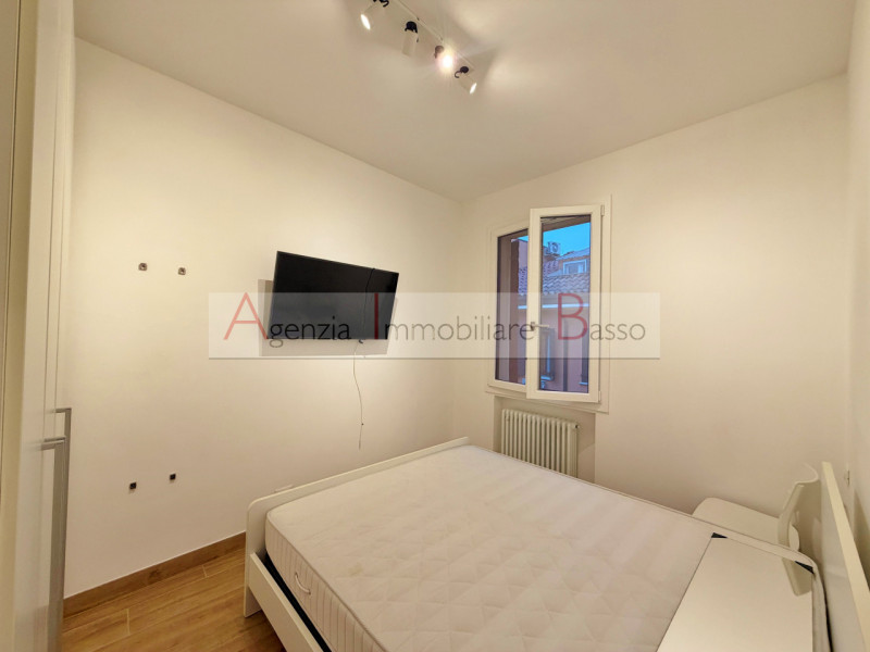 ZONA RIVIERE. INTROVABILE BILOCALE CON TERMO AUTUONOMO. RISTRUTTURATO A NUOVO GRAZIOSISSIMO MINI ...