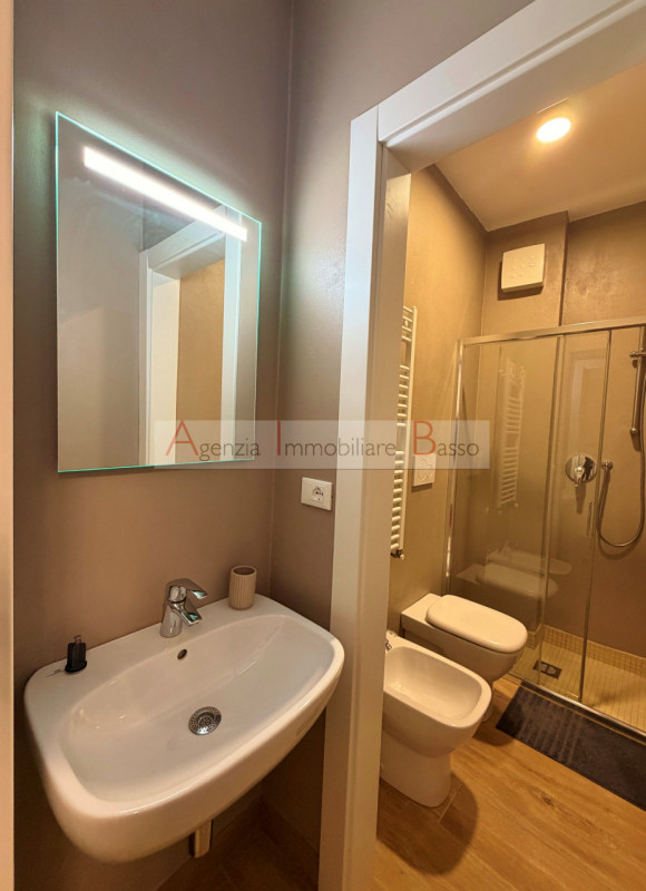 ZONA RIVIERE. INTROVABILE BILOCALE CON TERMO AUTUONOMO. RISTRUTTURATO A NUOVO GRAZIOSISSIMO MINI ...