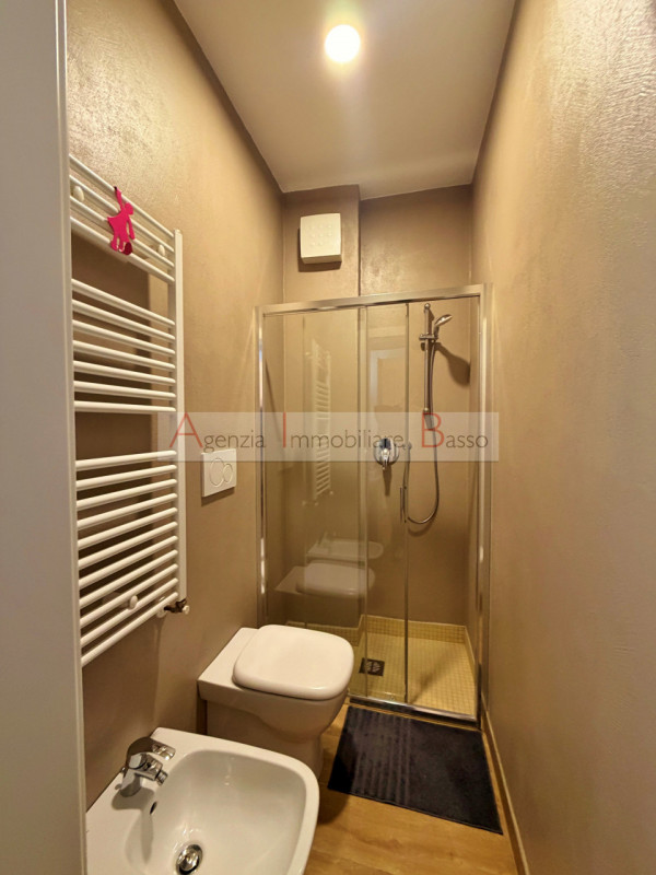 ZONA RIVIERE. INTROVABILE BILOCALE CON TERMO AUTUONOMO. RISTRUTTURATO A NUOVO GRAZIOSISSIMO MINI ...