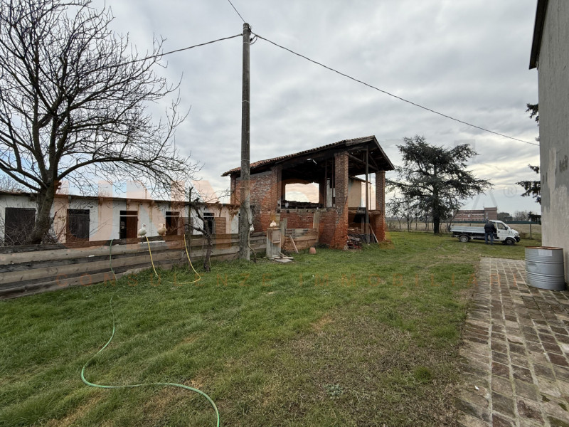 PIAZZOLA SUL BRENTA – fraz. Vaccarino
Non un semplice rustico, ma un progetto con più anime, dove...