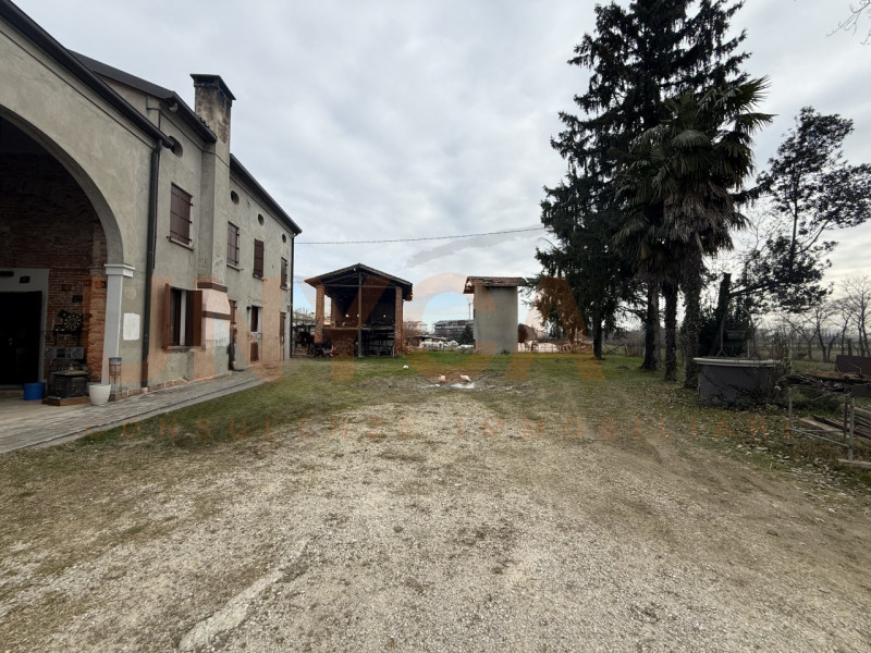 PIAZZOLA SUL BRENTA – fraz. Vaccarino
Non un semplice rustico, ma un progetto con più anime, dove...