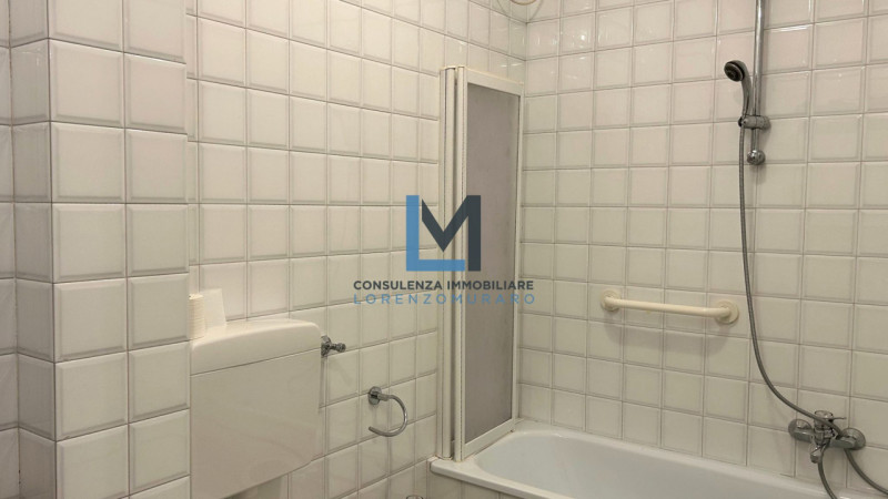 In zona centralissima a Montebelluna, proponiamo in vendita appartamento al secondo e ultimo pian...