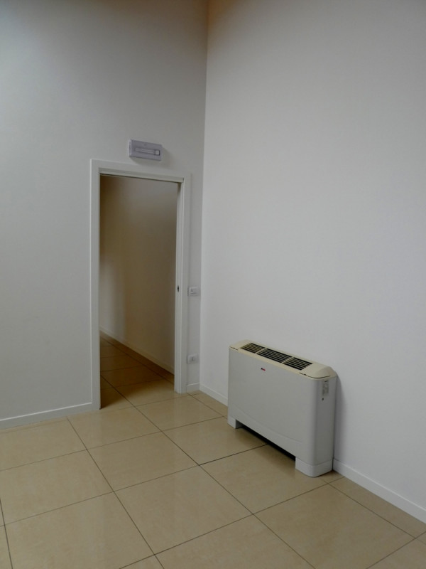 VICENZA, VERSANTE NORD: PRESTIGIOSO UFFICIO IN LOCAZIONE, PIANO PRIMO CON ASCENSORE - NON ARREDAT...