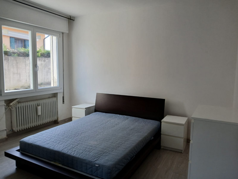 Zona Legnaro (PD) centro,  si affitta stanza matrimoniale ad uso singolo, a soli ragazzi, student...