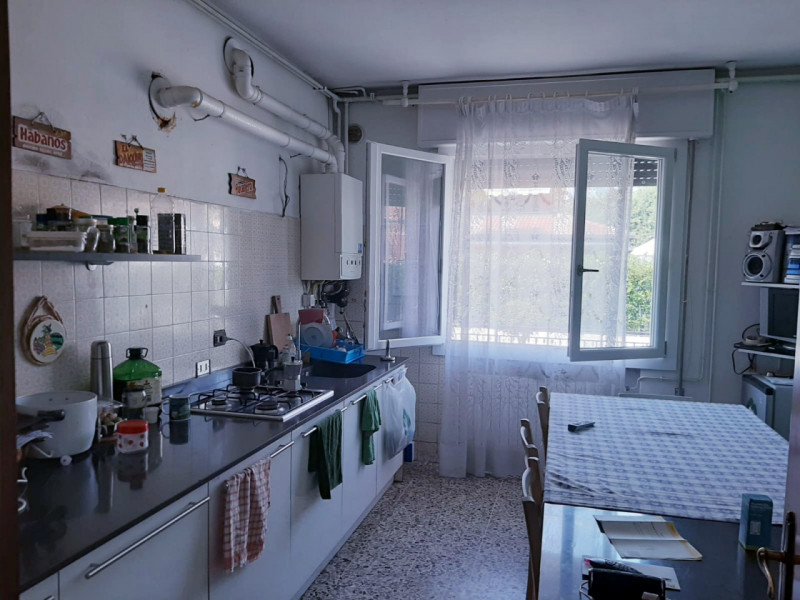 Zona Legnaro (PD) centro,  si affitta stanza matrimoniale ad uso singolo, a soli ragazzi, student...