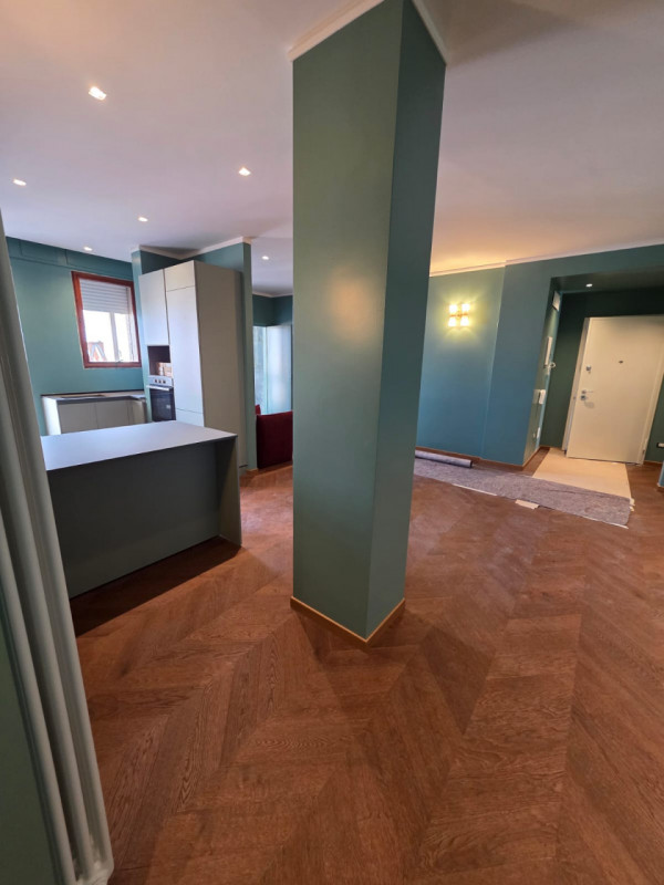 Scopri questo affascinante appartamento situato nel centro storico di Padova, una delle città più...