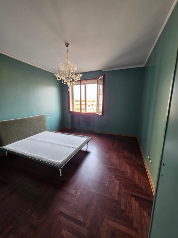 Scopri questo affascinante appartamento situato nel centro storico di Padova, una delle città più...