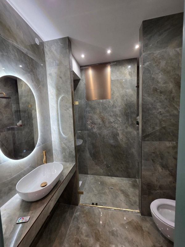 Scopri questo affascinante appartamento situato nel centro storico di Padova, una delle città più...