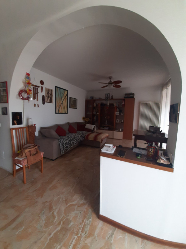 in posizione residenziale tranquilla, proponiamo luminosa porzione di testa, recentemente QUASI C...