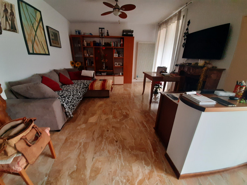 in posizione residenziale tranquilla, proponiamo luminosa porzione di testa, recentemente QUASI C...