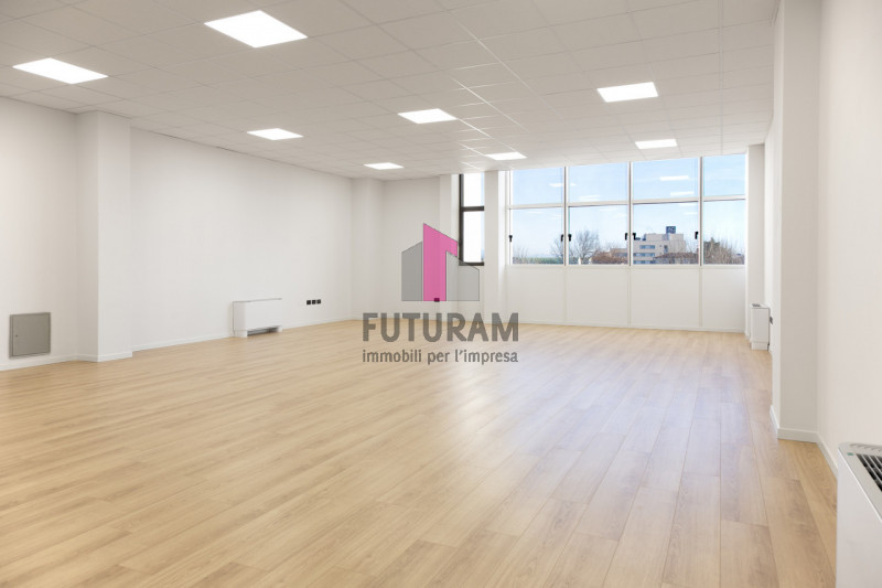 Creazzo - Rif. MAT429 - PER INFO 0444/310220 - 3403358378
AFFITTASI
QUESTO MODERNO UFFICIO APPENA...