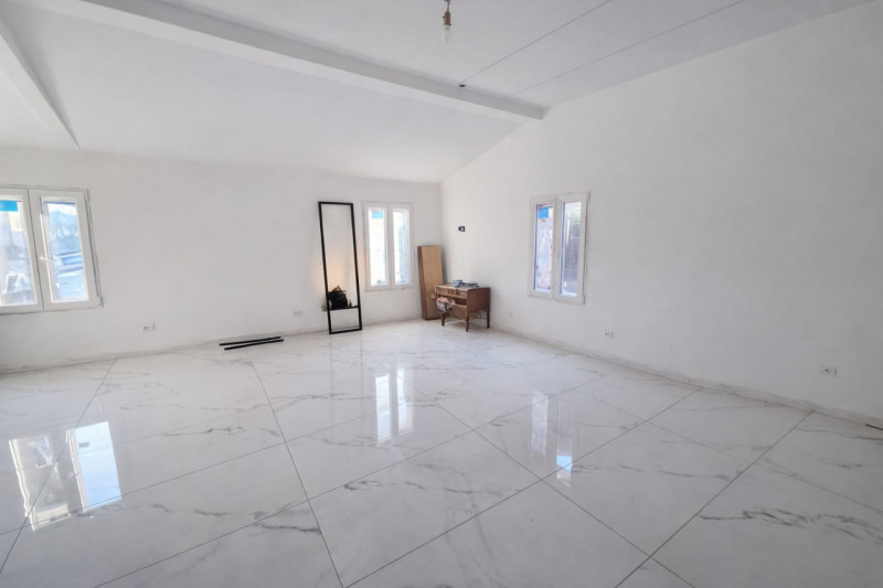 In porzione di casa colonica vendiamo tre appartamenti totalmente ristrutturati

Dall'ingresso co...