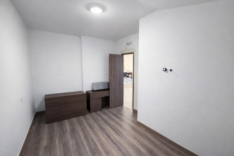 In porzione di casa colonica vendiamo tre appartamenti totalmente ristrutturati

Dall'ingresso co...