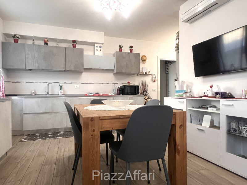 A Campagnola di Brugine, al centro del paese, a 300 metri dalla Chiesa, proponiamo in vendita rec...