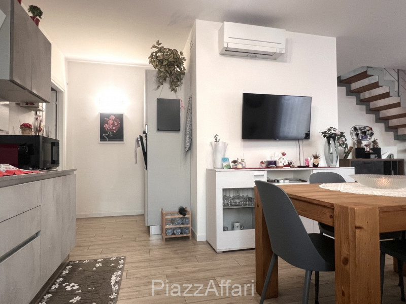 A Campagnola di Brugine, al centro del paese, a 300 metri dalla Chiesa, proponiamo in vendita rec...