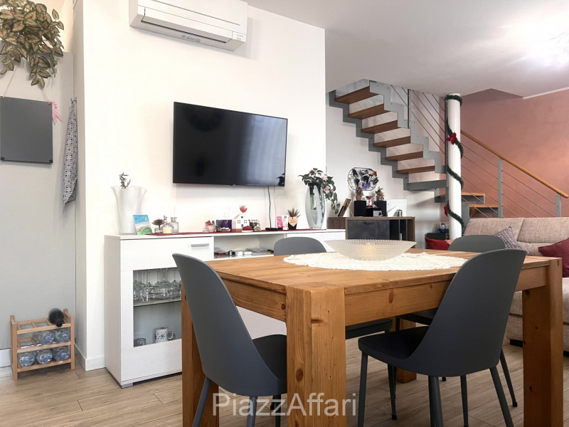 A Campagnola di Brugine, al centro del paese, a 300 metri dalla Chiesa, proponiamo in vendita rec...